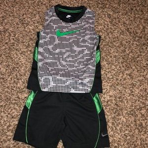 Boys Nike 2 piece set